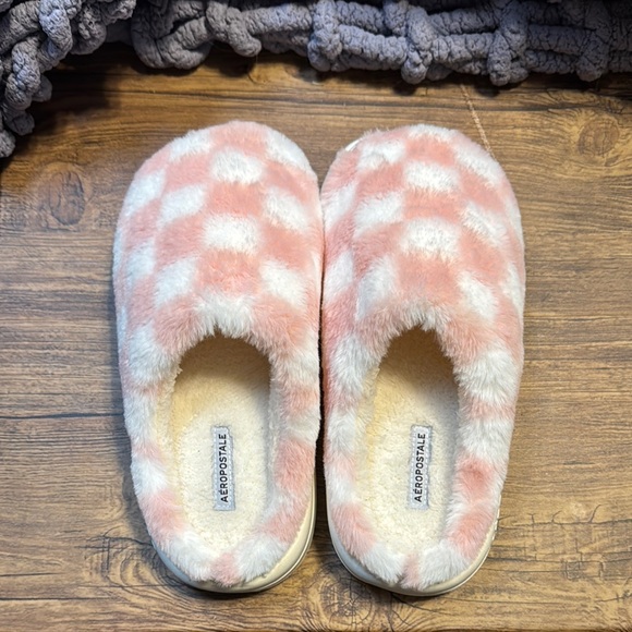 Aeropostale Pink and White Checkered Slippers - Picture 1 of 5